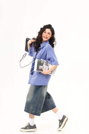 Artistic Blue Plaid Short Sleeve Shirt for Men and Women, Loose Versatile College Style, Retro 90s A-Z Summer Fashion Top