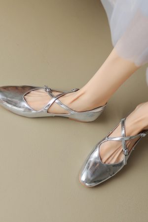 Artistic Cross-Buckle Sheepskin Leather Platform Shoes for Women - Comfortable Non-Slip Autumn Footwear