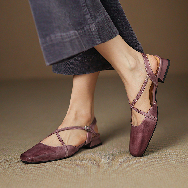 Artistic Retro Chinese-Style Cross Strap Slimming Genuine Leather Flats Sandals for Women - 90s Inspired Design Artistic Retro Chinese-Style Cross Strap Slimming Genuine Leather Flats Sandals for Women - 90s Inspired Design