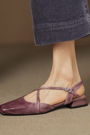 Artistic Retro Chinese-Style Cross Strap Slimming Genuine Leather Flats Sandals for Women - 90s Inspired Design