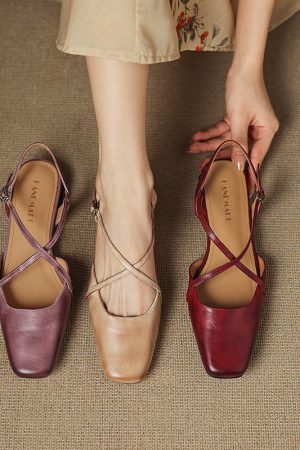 Artistic Retro Chinese-Style Cross Strap Slimming Genuine Leather Flats Sandals for Women - 90s Inspired Design