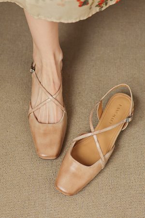Artistic Retro Chinese-Style Cross Strap Slimming Genuine Leather Flats Sandals for Women - 90s Inspired Design