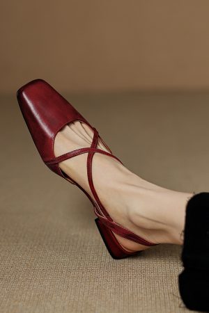 Artistic Retro Chinese-Style Cross Strap Slimming Genuine Leather Flats Sandals for Women - 90s Inspired Design