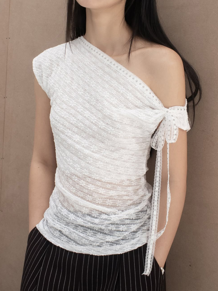 Asymmetrical Off-Shoulder T-Shirt for Women with Textured Floral Design - Summer White Top, 90s-Inspired, Y2K Fashion Asymmetrical Off-Shoulder T-Shirt for Women with Textured Floral Design - Summer White Top, 90s-Inspired, Y2K Fashion