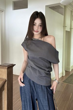 Asymmetrical One-Shoulder T-Shirt for Women, Minimalist Ruched Slim Fit Top, 2025 Summer Fashion, Trendy Off-Shoulder Style