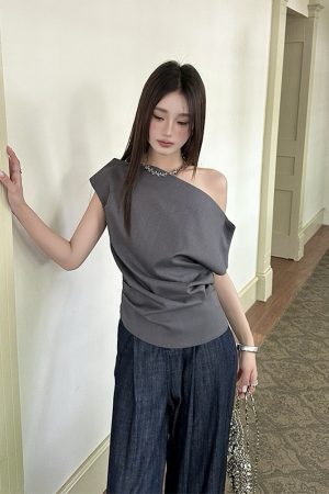 Asymmetrical One-Shoulder T-Shirt for Women, Minimalist Ruched Slim Fit Top, 2025 Summer Fashion, Trendy Off-Shoulder Style