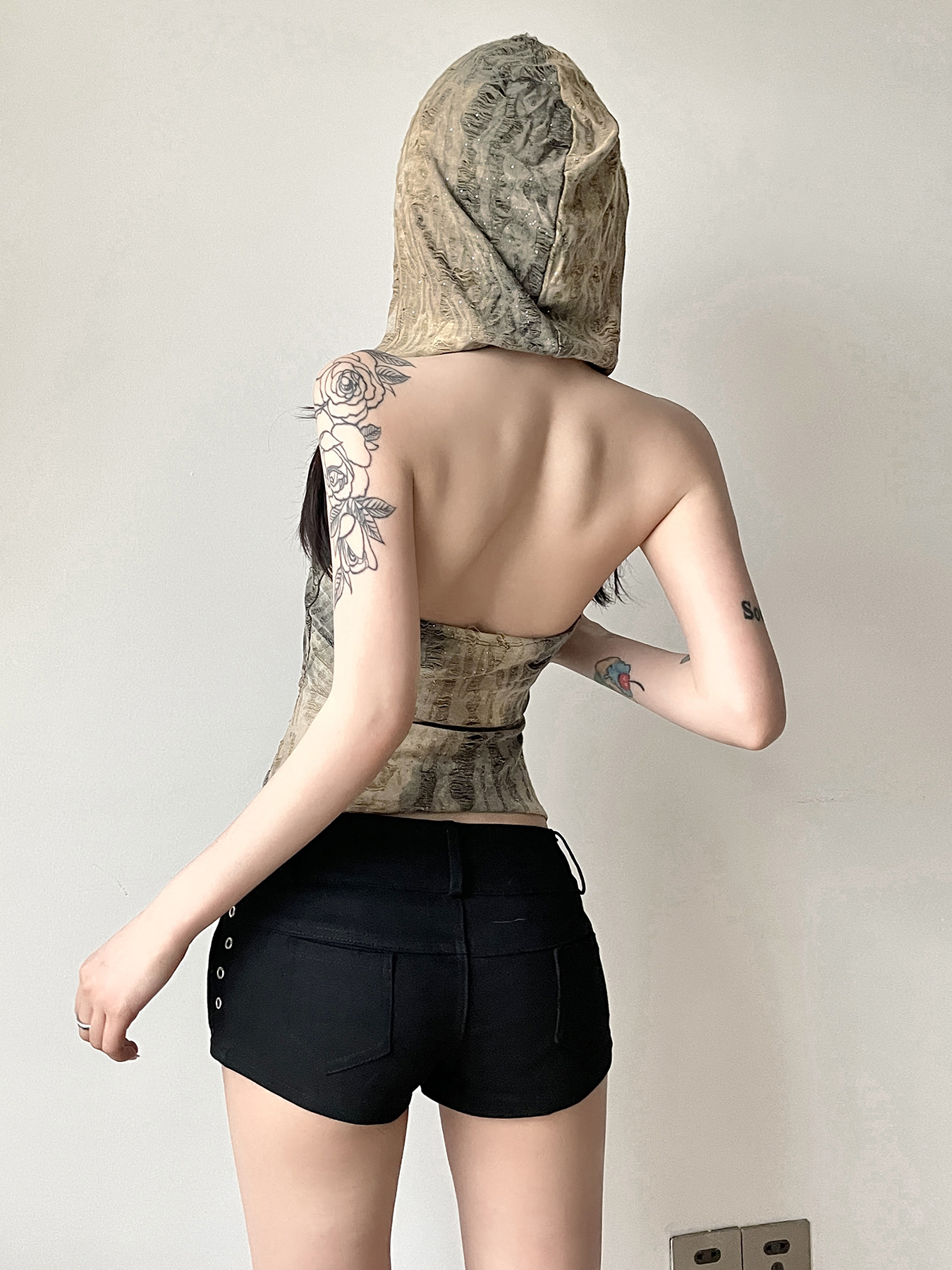 Backless Distressed Hooded Vest for Women - Irregular Strap Rock Music Festival Style, Hot Girl Aesthetic Backless Distressed Hooded Vest for Women - Irregular Strap Rock Music Festival Style, Hot Girl Aesthetic
