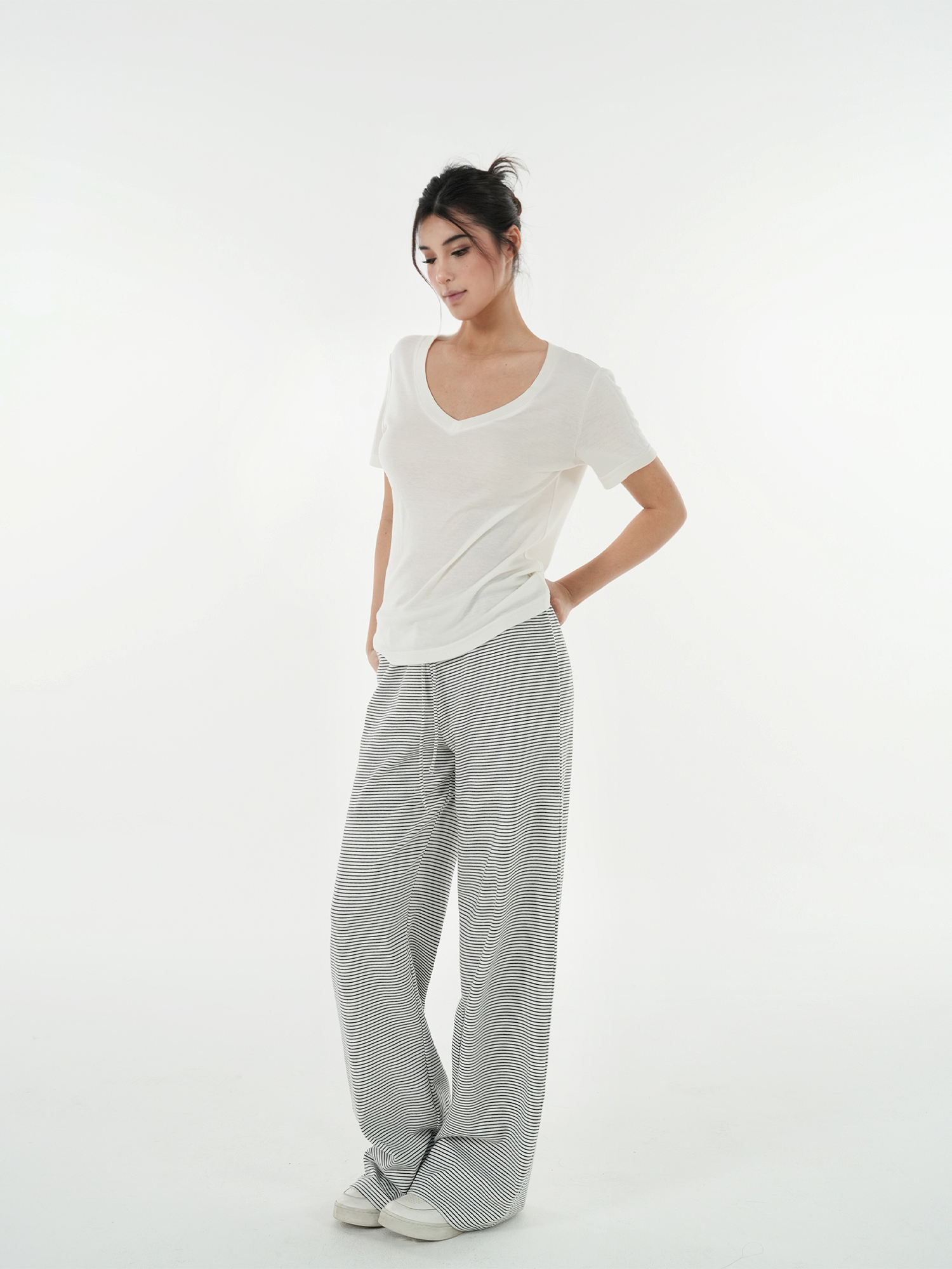 Basic Four-Color Tencel Wool Slightly Loose V-Neck Short Sleeve T-Shirt - Casual 90s Style Top Basic Four-Color Tencel Wool Slightly Loose V-Neck Short Sleeve T-Shirt - Casual 90s Style Top