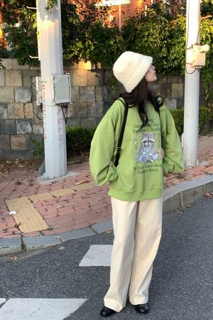 Bear Apocalypse Green Retro Printed Sweatshirt for Women - Vintage Style Thick Pullover for Spring and Autumn Fashion