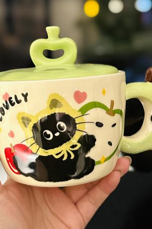 Beautiful Ceramic Apple Mug with Lid and Spoon - Perfect Gift for Girls, Ideal for Birthdays and New Year Celebrations