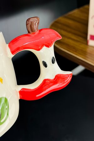 Beautiful Ceramic Apple Mug with Lid and Spoon - Perfect Gift for Girls, Ideal for Birthdays and New Year Celebrations