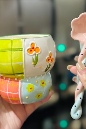 Beautiful Large-Caliber Ceramic Hand-Held Cup for Girls - Underglaze Breakfast Oatmeal Mug, Perfect for Stylish Mornings