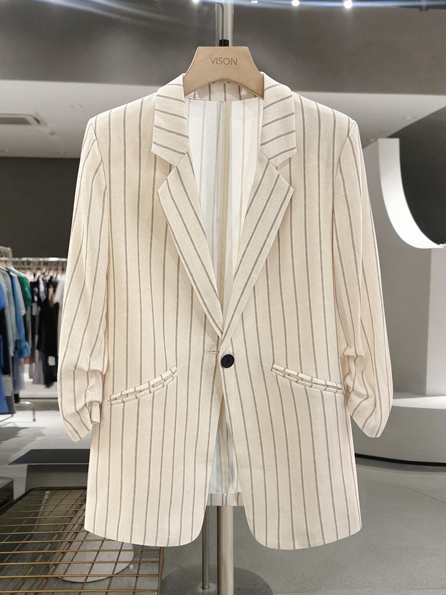 Beige Striped Three-Quarter Sleeve Blazer for Women - 2025 Summer Korean Style Commuter Fashion with High-End Feel Beige Striped Three-Quarter Sleeve Blazer for Women - 2025 Summer Korean Style Commuter Fashion with High-End Feel