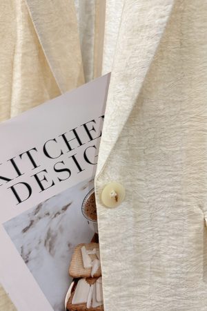 Beige Vintage Lightweight Suit Jacket for Women - 2025 Summer Slimming Pleated Blazer, Fashionable & Versatile 90s Style