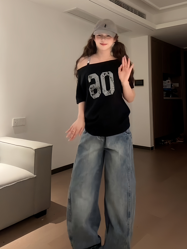 Black Asymmetrical Shoulder Short Sleeve Off-Shoulder T-Shirt with Digital Print – Trendy Women's Casual Summer Top in American Style Black Asymmetrical Shoulder Short Sleeve Off-Shoulder T-Shirt with Digital Print – Trendy Women's Casual Summer Top in American Style