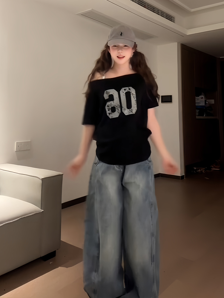 Black Asymmetrical Shoulder Short Sleeve Off-Shoulder T-Shirt with Digital Print – Trendy Women's Casual Summer Top in American Style Black Asymmetrical Shoulder Short Sleeve Off-Shoulder T-Shirt with Digital Print – Trendy Women's Casual Summer Top in American Style