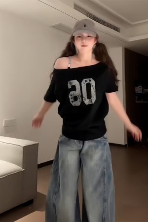 Black Asymmetrical Shoulder Short Sleeve Off-Shoulder T-Shirt with Digital Print â€“ Trendy Women's Casual Summer Top in American Style