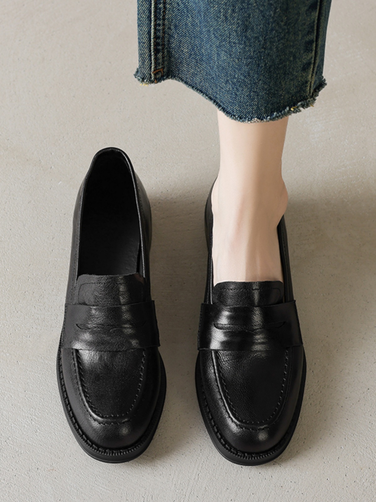 Black Chunky Heel Mid-Heel Loafers for Women - Sheepskin Round-Toe Leather Shoes - British Style Spring/Summer 2025 Fashion Black Chunky Heel Mid-Heel Loafers for Women - Sheepskin Round-Toe Leather Shoes - British Style Spring/Summer 2025 Fashion
