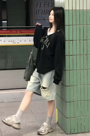 Black Color-Blocking V-Neck Sweatshirt for Women - Casual Long Sleeve Pullover with Letter Print - Spring 90s Lazy Style