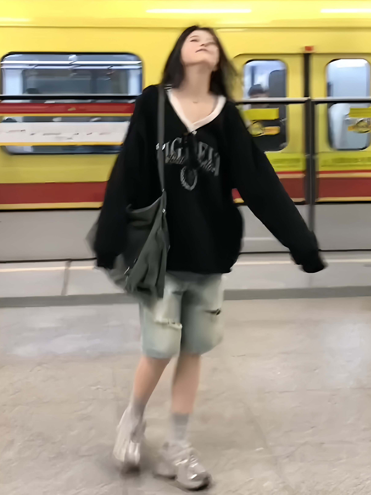 Black Color-Blocking V-Neck Sweatshirt for Women - Casual Long Sleeve Pullover with Letter Print - Spring 90s Lazy Style Black Color-Blocking V-Neck Sweatshirt for Women - Casual Long Sleeve Pullover with Letter Print - Spring 90s Lazy Style