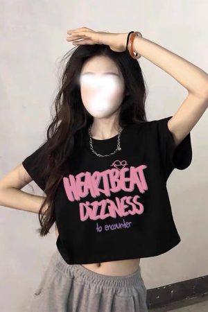 Black Cropped Short-Sleeve T-Shirt for Women - Youthful Summer Style for Petite Students and Big Kids, Cool and Trendy Fashion