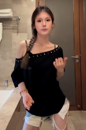 Black Off-Shoulder Short Sleeve T-Shirt for Women - Casual Summer Top, Loose Fit American Style, Trendy Shoulder-Baring Design