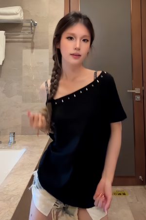 Black Off-Shoulder Short Sleeve T-Shirt for Women - Casual Summer Top, Loose Fit American Style, Trendy Shoulder-Baring Design