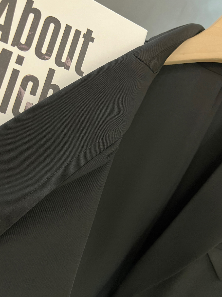 Black Petite Loose Short-Sleeve Blazer for Women - Lightweight Summer 2025 Design, Flattering Short Fit, Stylish & Versatile Black Petite Loose Short-Sleeve Blazer for Women - Lightweight Summer 2025 Design, Flattering Short Fit, Stylish & Versatile