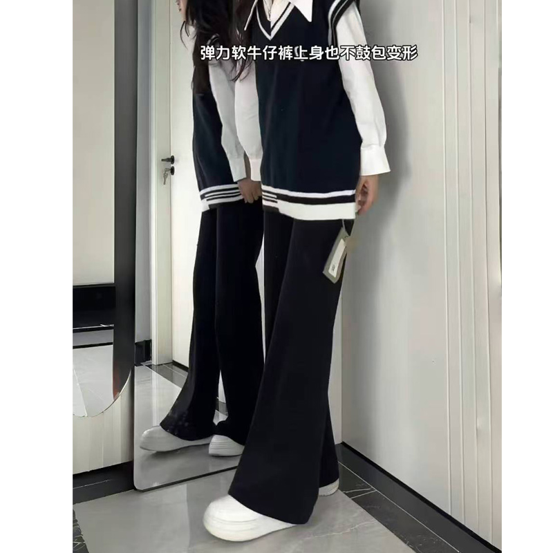 Black Plus Size High-Waisted Flared Jeans for Curvy Figures - Non-Skinny Bell-Bottoms in 2025 Trendy Style Black Plus Size High-Waisted Flared Jeans for Curvy Figures - Non-Skinny Bell-Bottoms in 2025 Trendy Style