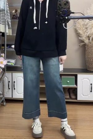 Black Plus-Size Petite Women's Nine-Point Straight-Leg Jeans for Pear-Shaped Figures, Loose-Fitting Design for Thick Thighs and Wide Hips