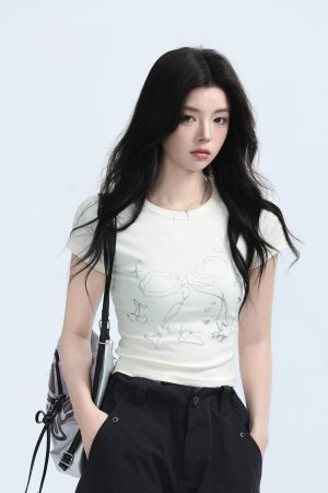 Black Short-Sleeve T-Shirt for Women - American Retro Style with Bow Design - Slim Fit Summer Top for Spicy Girls