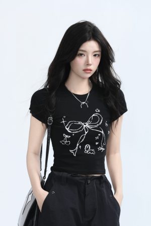 Black Short-Sleeve T-Shirt for Women - American Retro Style with Bow Design - Slim Fit Summer Top for Spicy Girls
