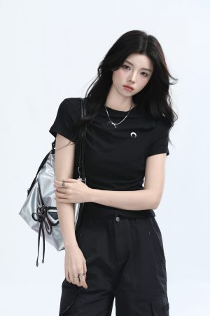 Black Waist-Cinched Pleated Short Sleeve T-Shirt for Women - Unique Slim Fit Top for Spicy Girl Style