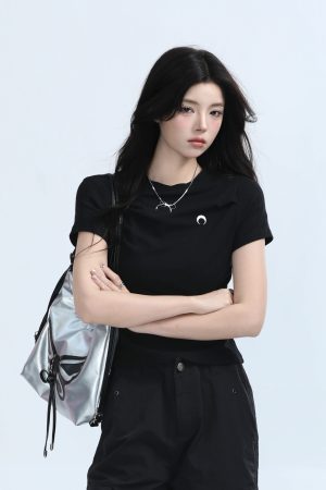 Black Waist-Cinched Pleated Short Sleeve T-Shirt for Women - Unique Slim Fit Top for Spicy Girl Style