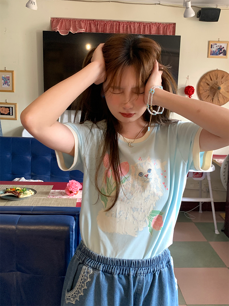 Blue Floral Printed Short Sleeve T-Shirt for Women - Vintage Loose Fit Retro Round Neck Top for Summer Fashion Blue Floral Printed Short Sleeve T-Shirt for Women - Vintage Loose Fit Retro Round Neck Top for Summer Fashion