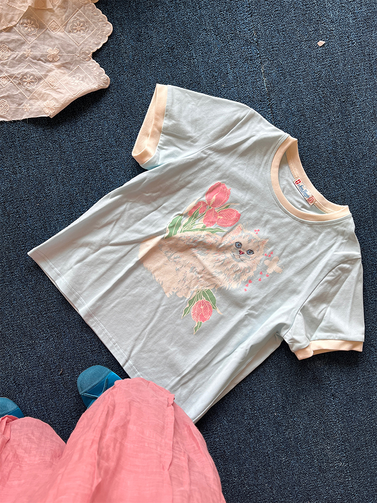 Blue Floral Printed Short Sleeve T-Shirt for Women - Vintage Loose Fit Retro Round Neck Top for Summer Fashion Blue Floral Printed Short Sleeve T-Shirt for Women - Vintage Loose Fit Retro Round Neck Top for Summer Fashion