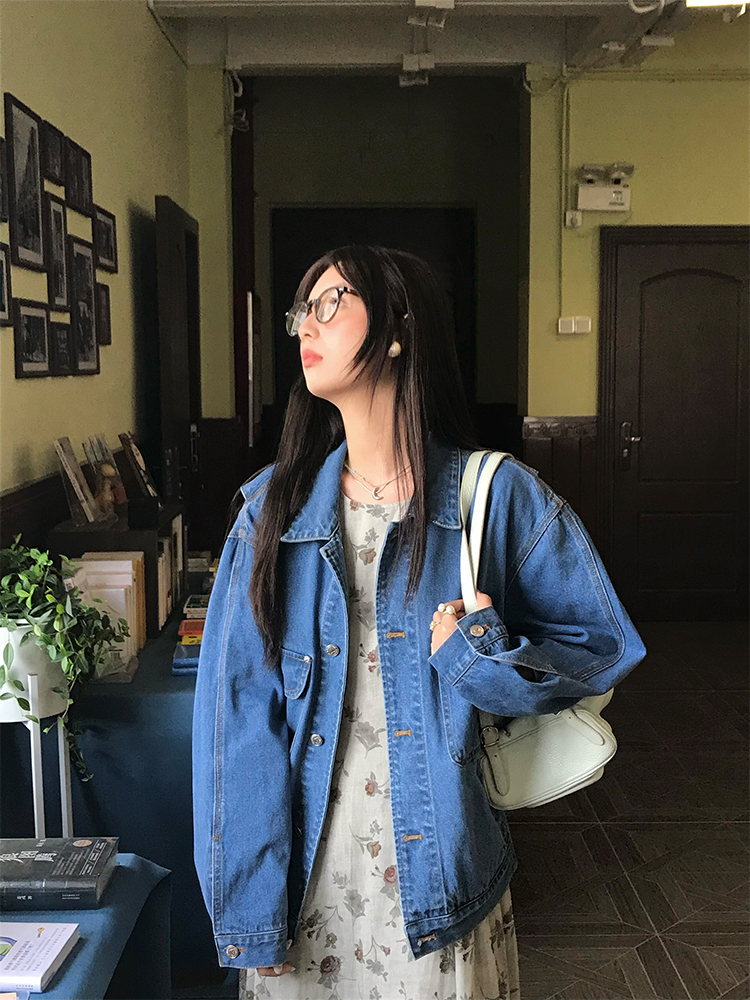 Blue Retro Embroidered Denim Jacket for Women - Vintage Style Loose Lapel Top for Spring Fashion Blue Retro Embroidered Denim Jacket for Women - Vintage Style Loose Lapel Top for Spring Fashion