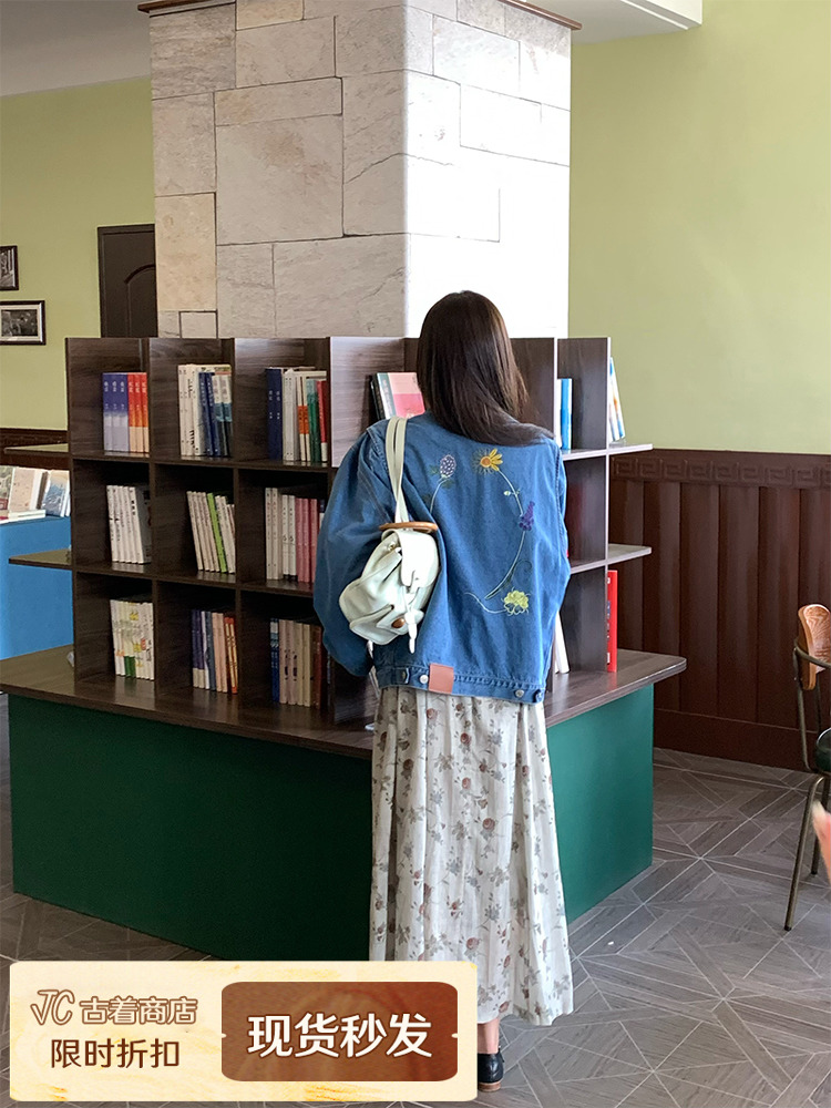 Blue Retro Embroidered Denim Jacket for Women - Vintage Style Loose Lapel Top for Spring Fashion Blue Retro Embroidered Denim Jacket for Women - Vintage Style Loose Lapel Top for Spring Fashion