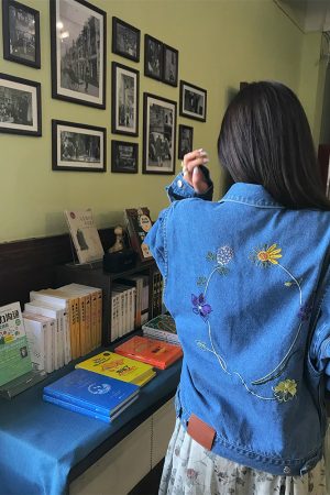 Blue Retro Embroidered Denim Jacket for Women - Vintage Style Loose Lapel Top for Spring Fashion