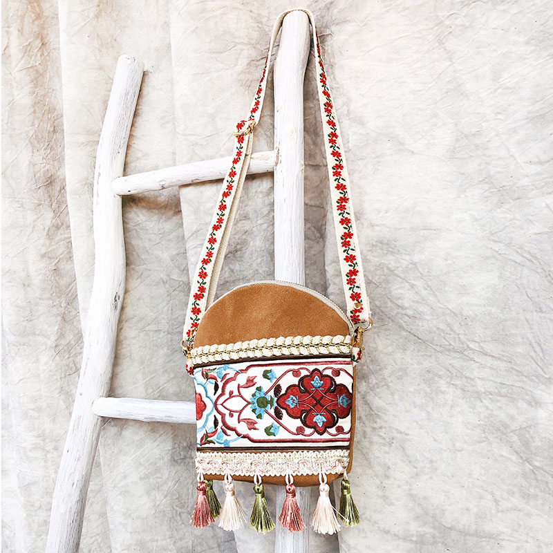 Bohemian Ethnic Style Women's Crossbody Bag with Embroidered Tassels - Yunnan Travel Hanfu Design for Spring/Summer Collection Bohemian Ethnic Style Women's Crossbody Bag with Embroidered Tassels - Yunnan Travel Hanfu Design for Spring/Summer Collection