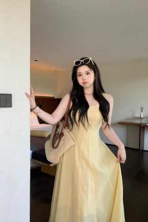 Bright Yellow Plus Size Flattering Big Skirt Dress - Slimming Sun Island Style for Summer 90s Vibe