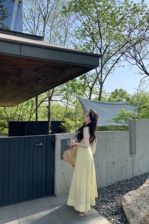 Bright Yellow Plus Size Flattering Big Skirt Dress - Slimming Sun Island Style for Summer 90s Vibe