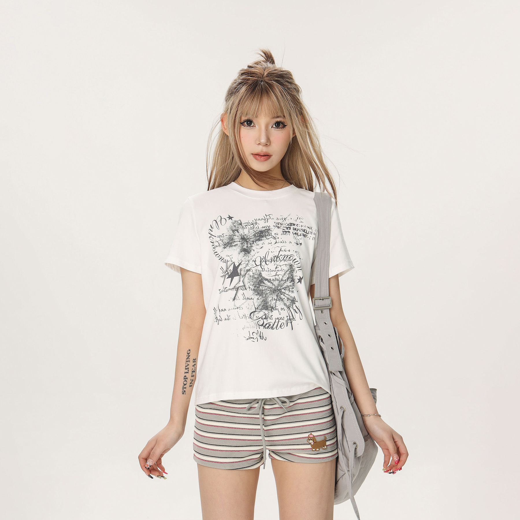 Butterfly Print Slim Fit Crop Top T-Shirt for Women – Summer Short Sleeve Casual Style, Y2K Aesthetic, Spicy Girl Fashion Butterfly Print Slim Fit Crop Top T-Shirt for Women – Summer Short Sleeve Casual Style, Y2K Aesthetic, Spicy Girl Fashion