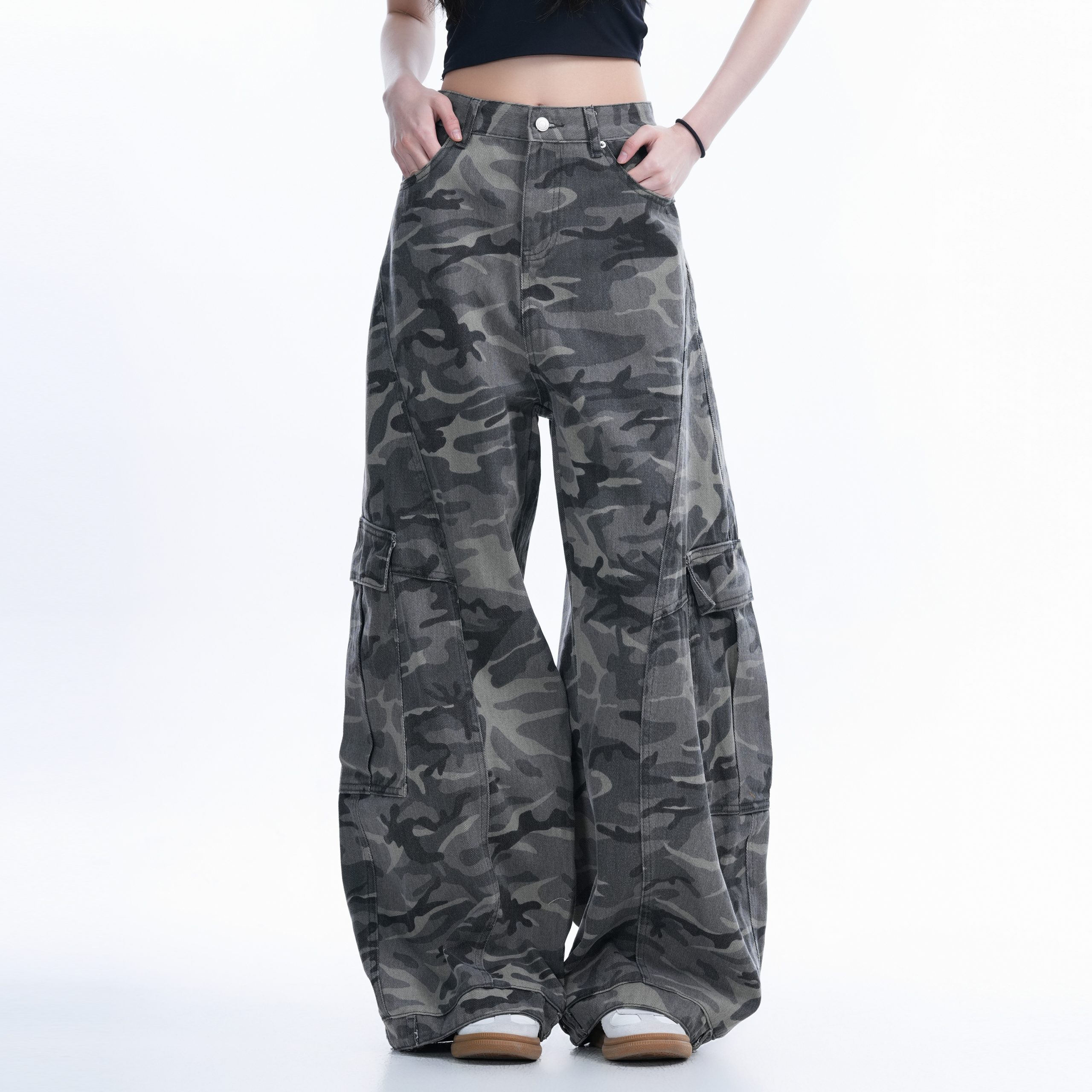 Camouflage Curved Knife Pants with Multiple Pockets - American Street Style Denim Work Pants for Trendy Casual Wear Camouflage Curved Knife Pants with Multiple Pockets - American Street Style Denim Work Pants for Trendy Casual Wear