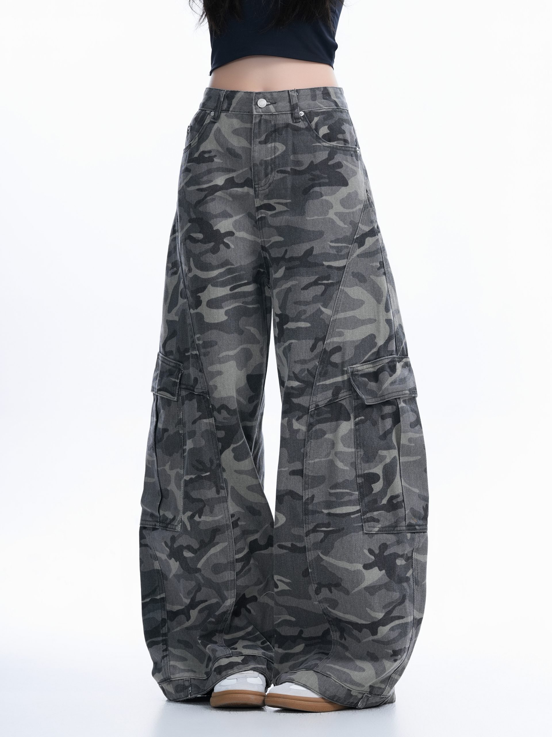 Camouflage Curved Knife Pants with Multiple Pockets - American Street Style Denim Work Pants for Trendy Casual Wear Camouflage Curved Knife Pants with Multiple Pockets - American Street Style Denim Work Pants for Trendy Casual Wear