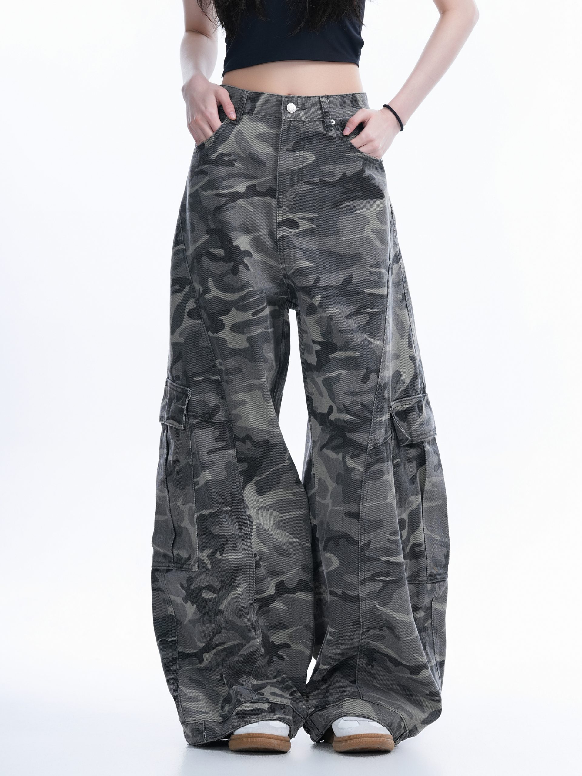 Camouflage Curved Knife Pants with Multiple Pockets - American Street Style Denim Work Pants for Trendy Casual Wear Camouflage Curved Knife Pants with Multiple Pockets - American Street Style Denim Work Pants for Trendy Casual Wear