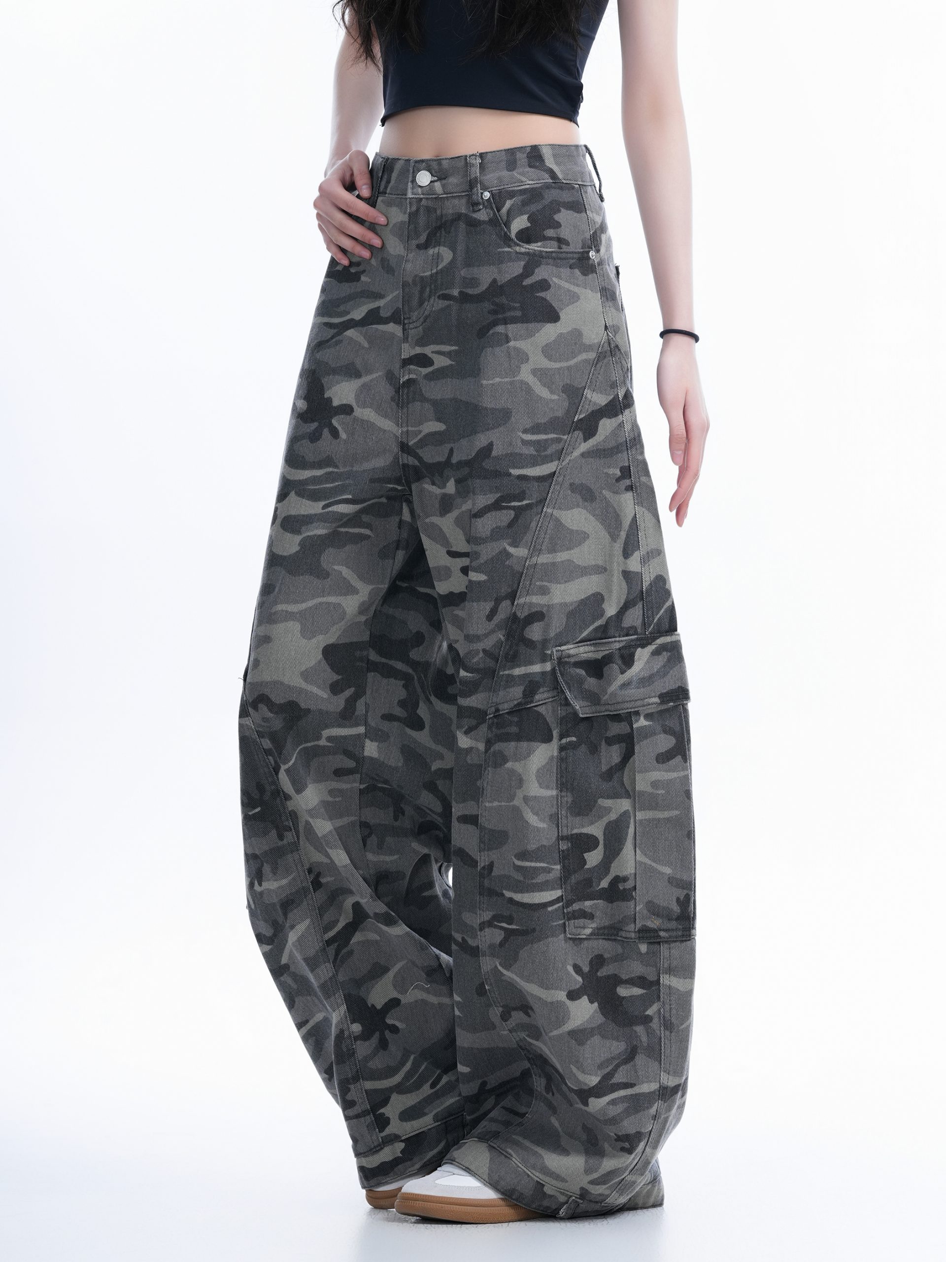 Camouflage Curved Knife Pants with Multiple Pockets - American Street Style Denim Work Pants for Trendy Casual Wear Camouflage Curved Knife Pants with Multiple Pockets - American Street Style Denim Work Pants for Trendy Casual Wear