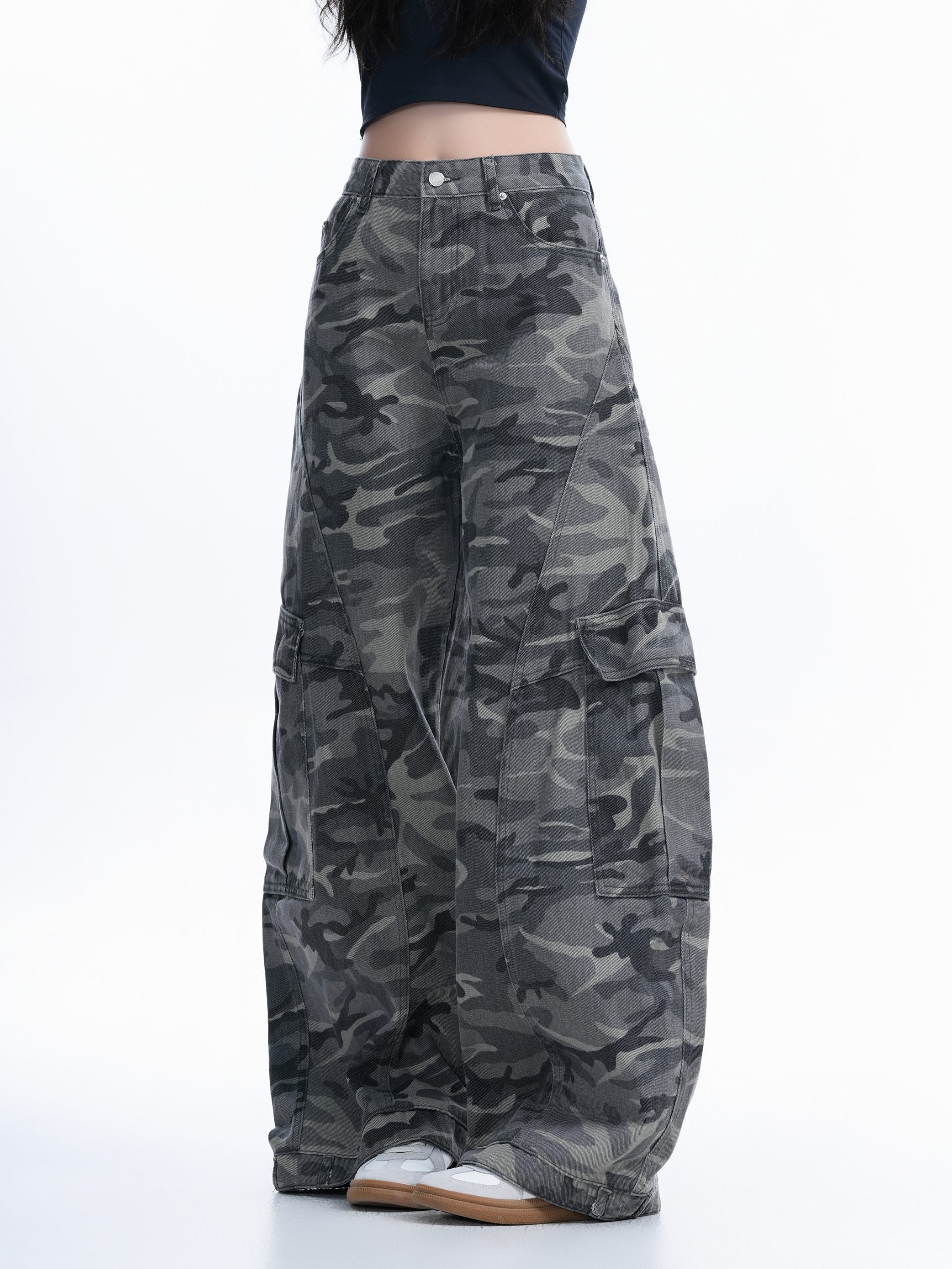 Camouflage Curved Knife Pants with Multiple Pockets - American Street Style Denim Work Pants for Trendy Casual Wear Camouflage Curved Knife Pants with Multiple Pockets - American Street Style Denim Work Pants for Trendy Casual Wear