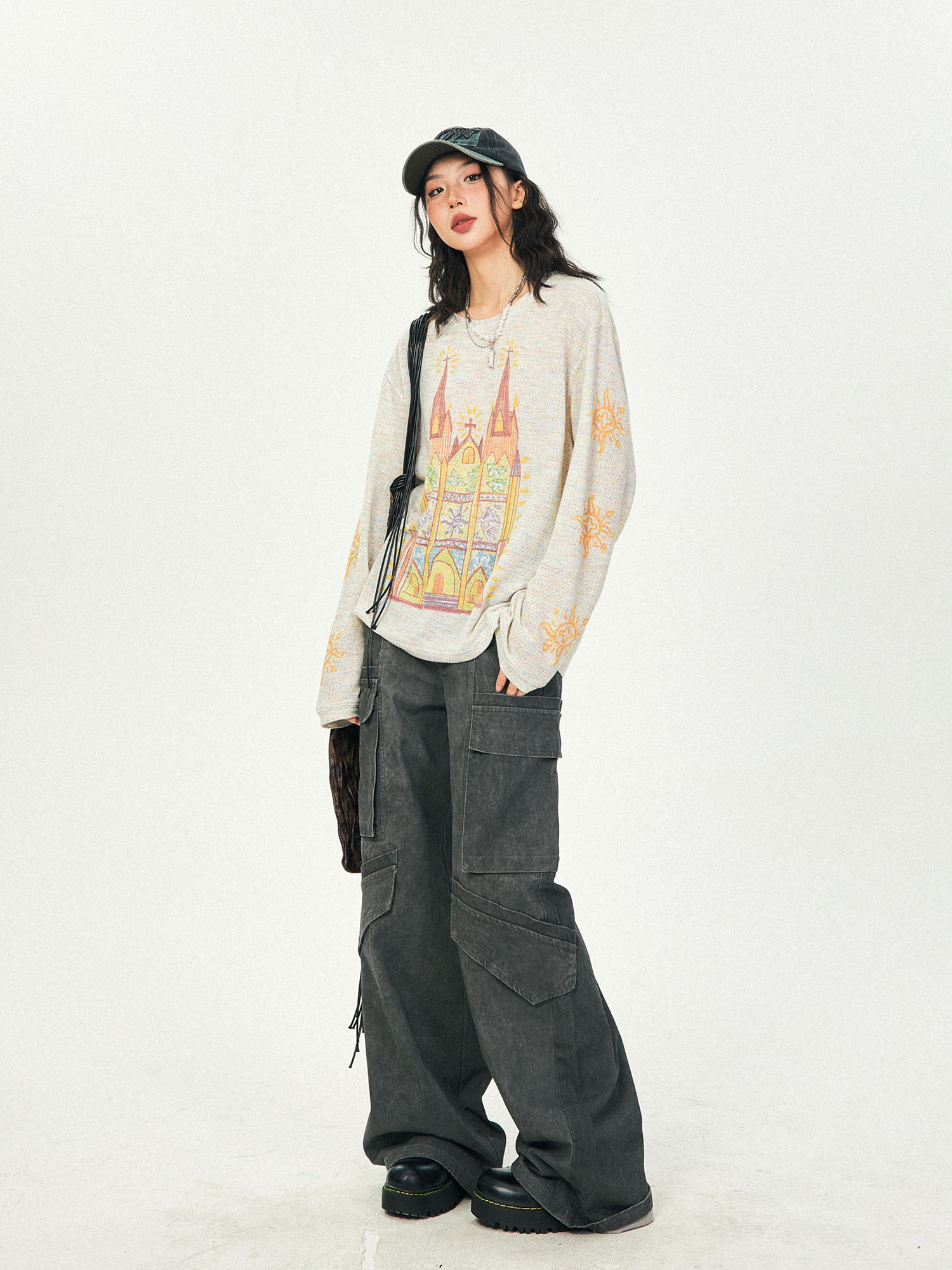 Castle Graffiti Long Sleeve T-Shirt for Women - 2024 Spring Loose Round Neck Urban Style Tee Castle Graffiti Long Sleeve T-Shirt for Women - 2024 Spring Loose Round Neck Urban Style Tee