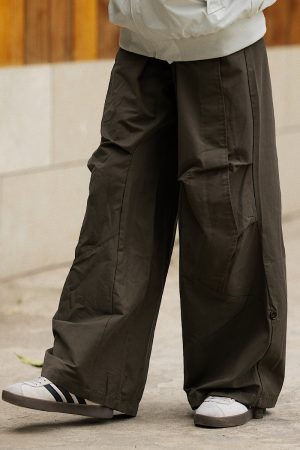 Casual Japanese-Style Pleated Cargo Pants for Men - Trendy Loose-Fit Design with Elastic Waistband and Drape